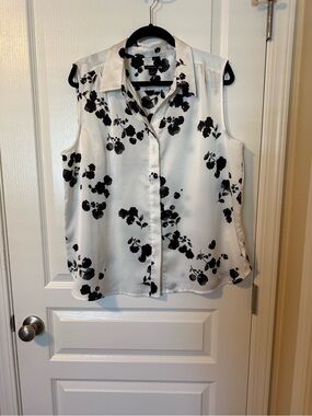 Ann Taylor Sleeveless White Blouse with Black Floral Print